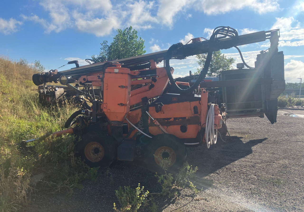 Tamrock Commando 300 - معدات حفر: صورة 2 Tamrock Commando 300 - معدات حفر: صورة 2