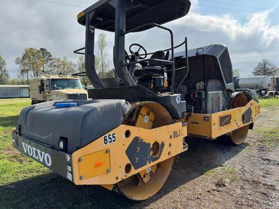 Volvo DD120C - مدحلة: صورة 1 Volvo DD120C - مدحلة: صورة 1