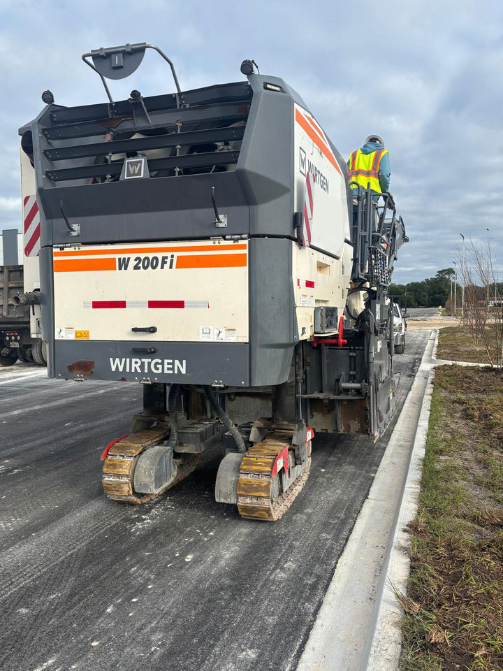 Wirtgen W 200 Fi - ماكينة الكشط على البارد: صورة 4 Wirtgen W 200 Fi - ماكينة الكشط على البارد: صورة 4