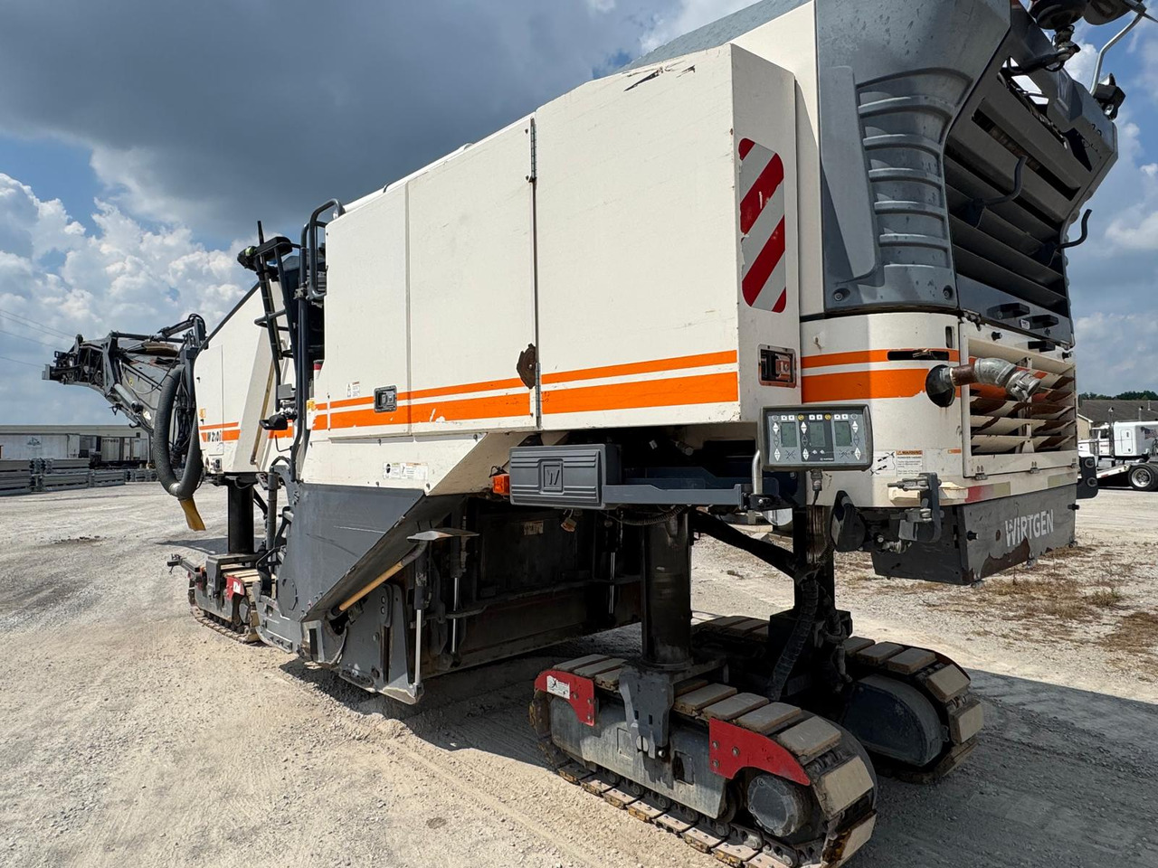 Wirtgen W 210 i - ماكينة الكشط على البارد: صورة 3 Wirtgen W 210 i - ماكينة الكشط على البارد: صورة 3