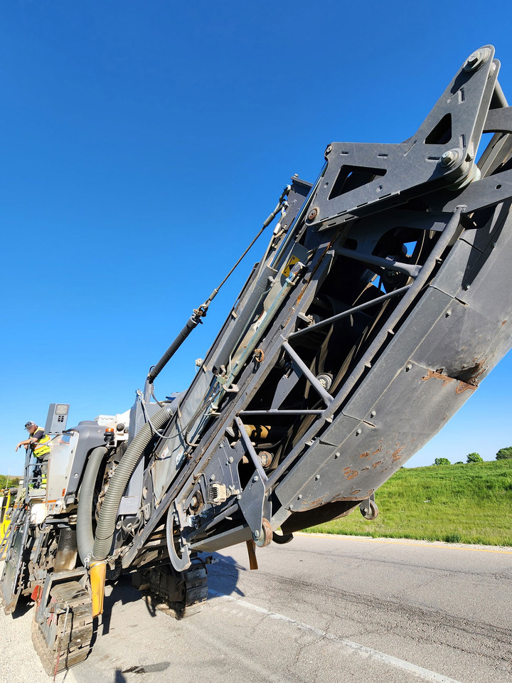 Wirtgen W 220 I - ماكينة الكشط على البارد: صورة 5 Wirtgen W 220 I - ماكينة الكشط على البارد: صورة 5