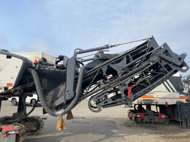 Wirtgen W 220 - ماكينة الكشط على البارد: صورة 4 Wirtgen W 220 - ماكينة الكشط على البارد: صورة 4