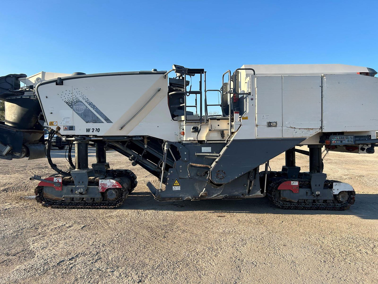 Wirtgen W 220 - ماكينة الكشط على البارد: صورة 4 Wirtgen W 220 - ماكينة الكشط على البارد: صورة 4