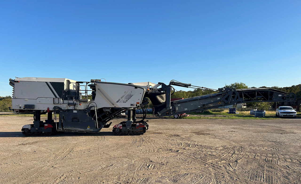 Wirtgen W 220 - ماكينة الكشط على البارد: صورة 1 Wirtgen W 220 - ماكينة الكشط على البارد: صورة 1