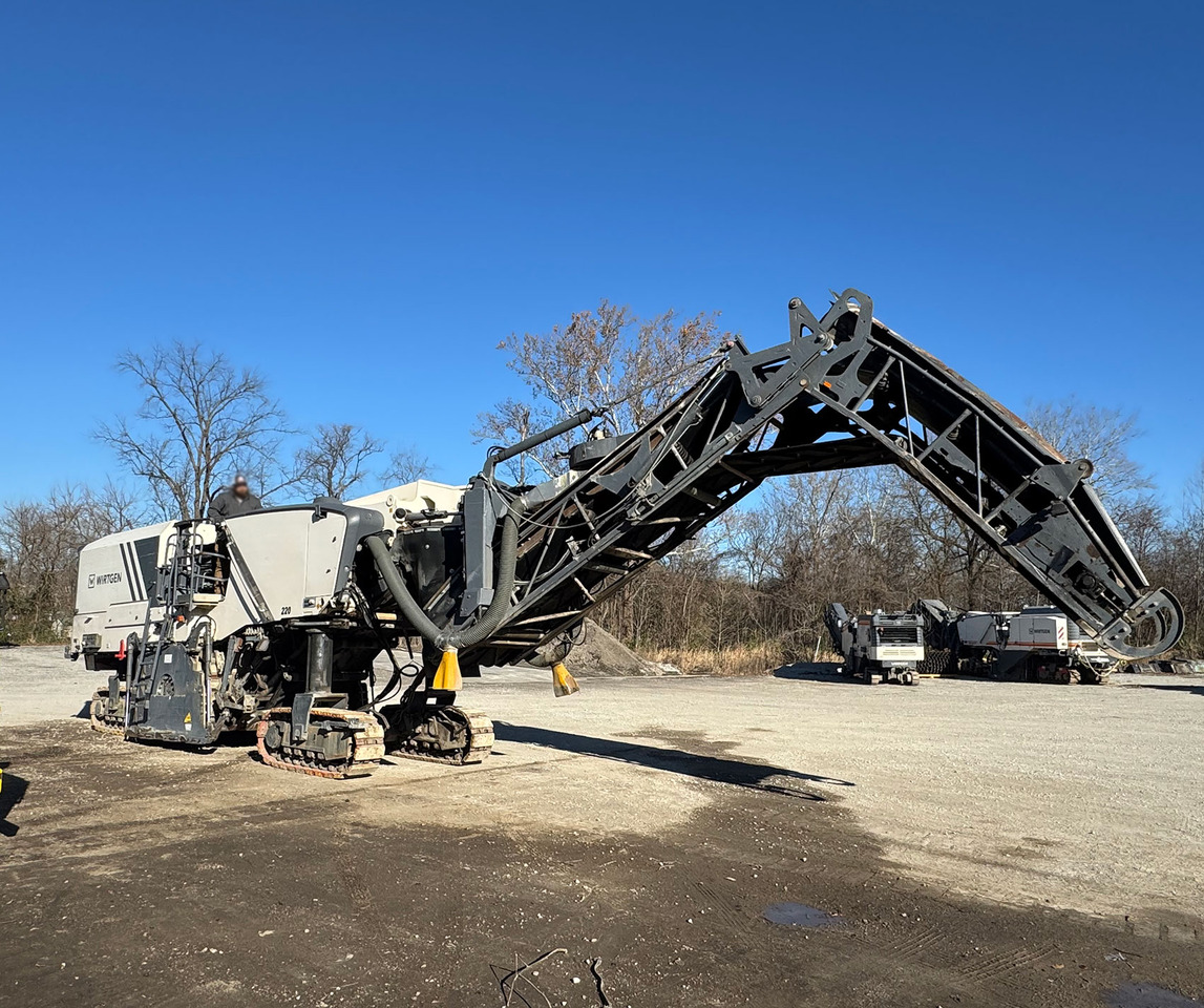Wirtgen W 220 - ماكينة الكشط على البارد: صورة 2 Wirtgen W 220 - ماكينة الكشط على البارد: صورة 2