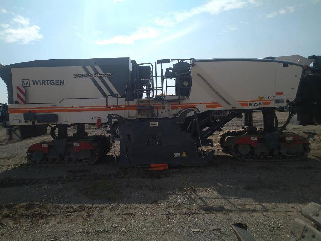 Wirtgen W 250 I - ماكينة الكشط على البارد: صورة 3 Wirtgen W 250 I - ماكينة الكشط على البارد: صورة 3