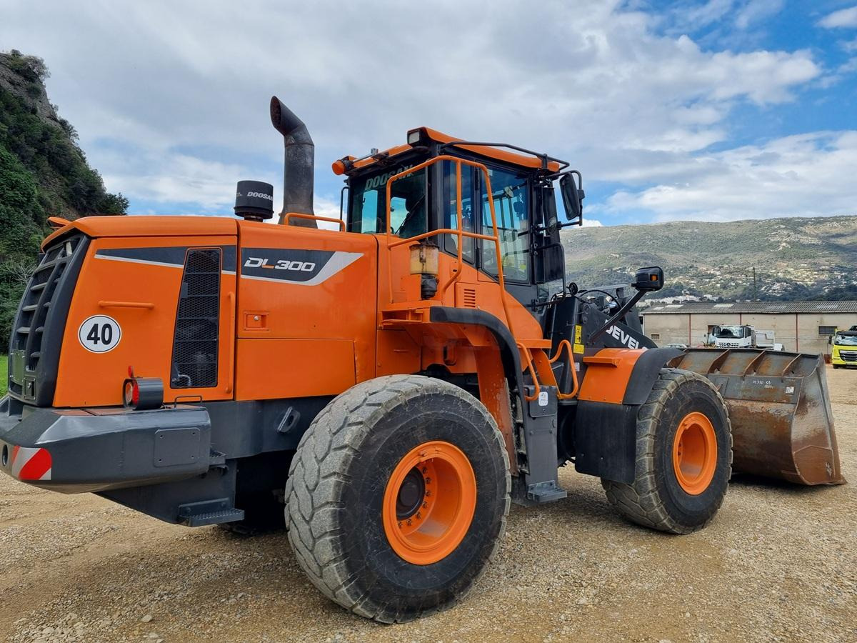 DOOSAN DL300 DL300 - اللودر بعجل: صورة 3 DOOSAN DL300 DL300 - اللودر بعجل: صورة 3