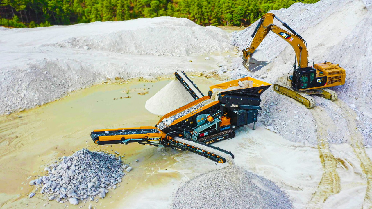 FABO Mobile crusher - كسارة متحركه: صورة 1 FABO Mobile crusher - كسارة متحركه: صورة 1