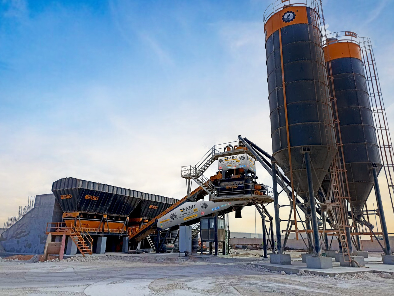 FABO compact concrete plant - آلة الخرسانة: صورة 2 FABO compact concrete plant - آلة الخرسانة: صورة 2