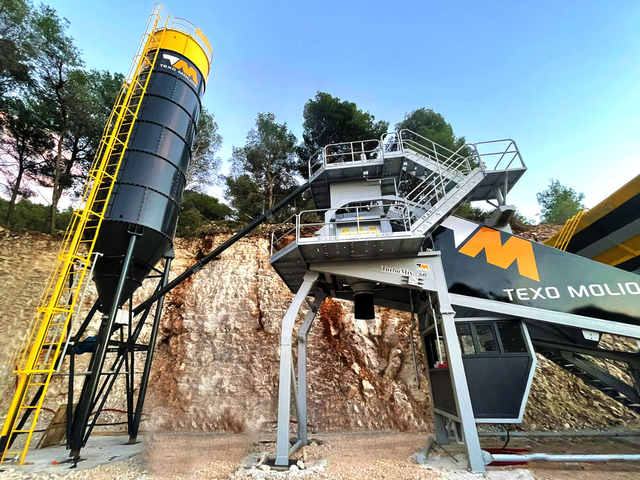 FABO mobile concrete batching plant - آلة الخرسانة: صورة 1 FABO mobile concrete batching plant - آلة الخرسانة: صورة 1