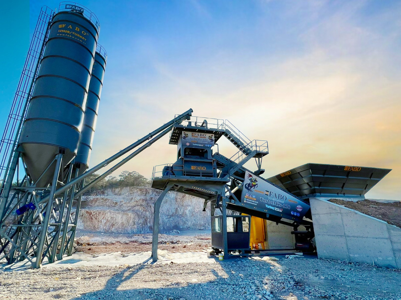 FABO mobile concrete batching plant - آلة الخرسانة: صورة 1 FABO mobile concrete batching plant - آلة الخرسانة: صورة 1