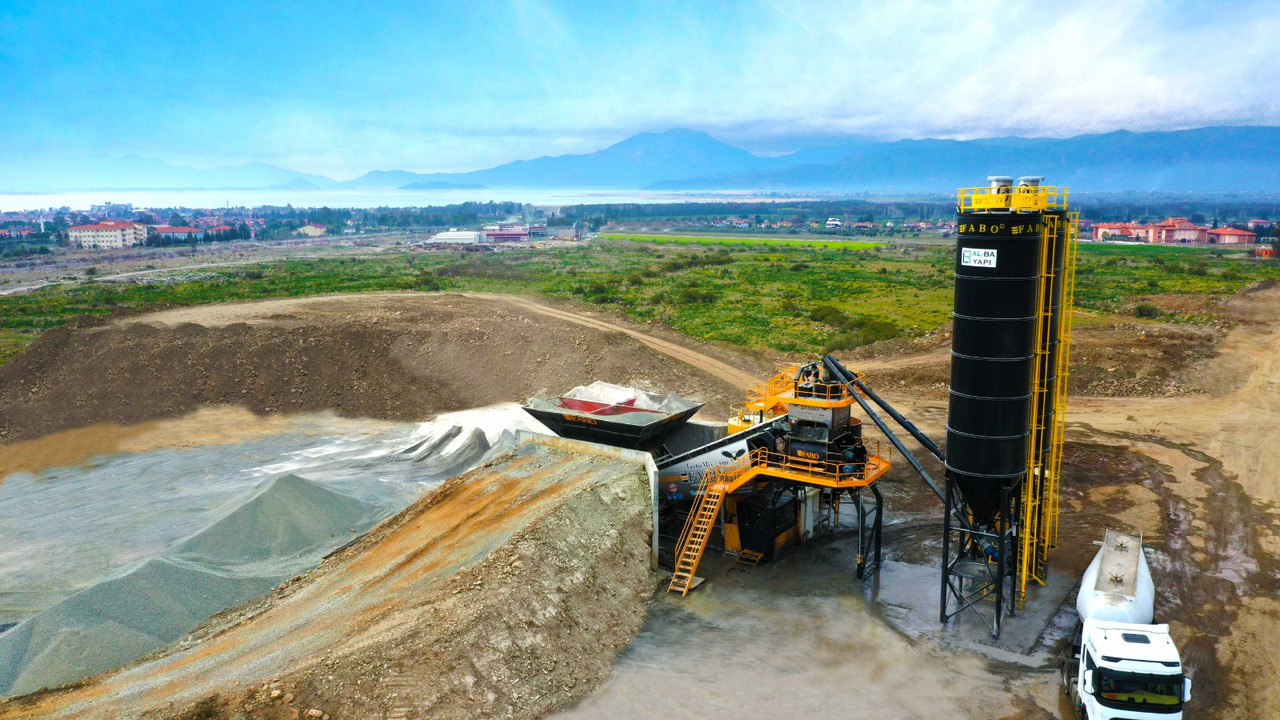 FABO mobile concrete batching plant - آلة الخرسانة: صورة 1 FABO mobile concrete batching plant - آلة الخرسانة: صورة 1
