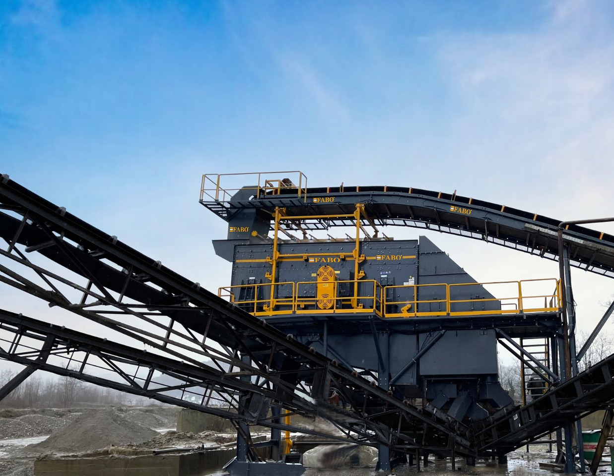 FABO vibrating screen - آلة فرز: صورة 1 FABO vibrating screen - آلة فرز: صورة 1
