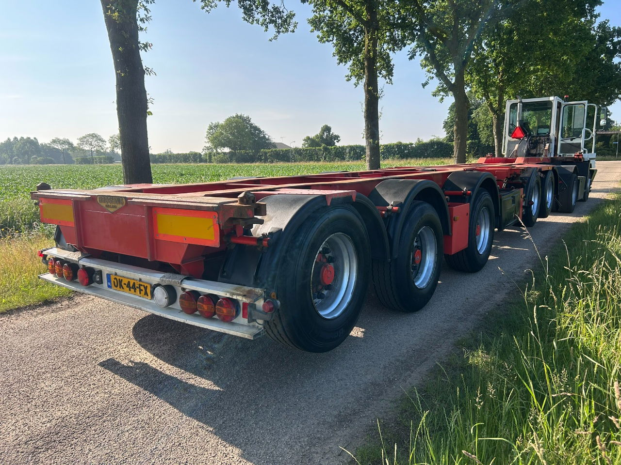 Broshuis 2-Connect-5Akcc / 3 x Steering axle / 4 x Lifting axle / tyres 80 / 3 x - ناقل حاوية/ نصف مقطورة بحاوية: صورة 4 Broshuis 2-Connect-5Akcc / 3 x Steering axle / 4 x Lifting axle / tyres 80 / 3 x - ناقل حاوية/ نصف مقطورة بحاوية: صورة 4