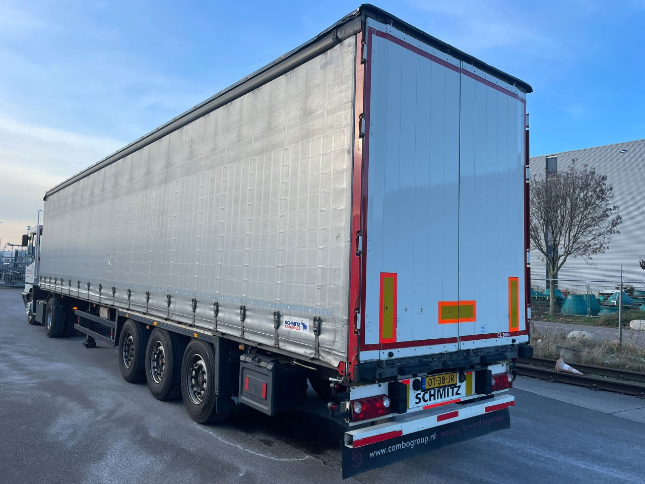 Schmitz Cargobull SCB-S3T EN 12642-XL Allu borden - disc brakes 2 x toolbox / tu - نصف مقطورة بستائر جانبية: صورة 3 Schmitz Cargobull SCB-S3T EN 12642-XL Allu borden - disc brakes 2 x toolbox / tu - نصف مقطورة بستائر جانبية: صورة 3