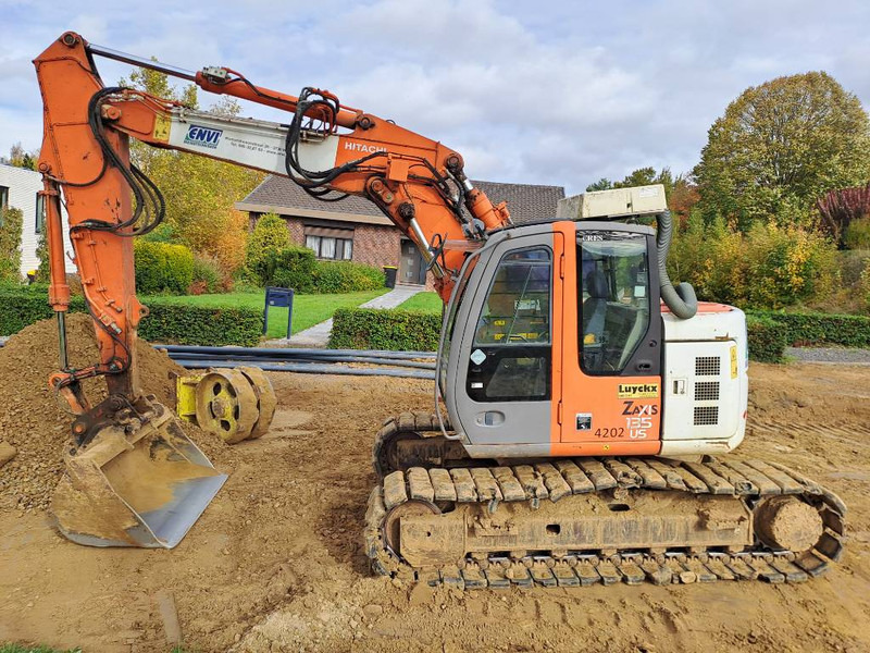 Hitachi ZX135US - حفار زاحف: صورة 1 Hitachi ZX135US - حفار زاحف: صورة 1