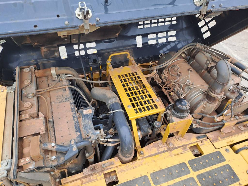 حفار زاحف Komatsu HB365LC-3: صورة 18