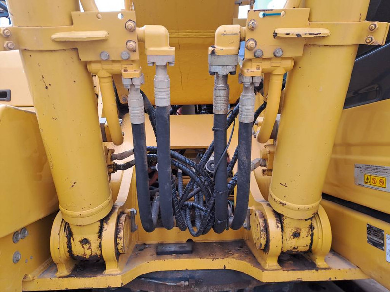 حفار زاحف Komatsu HB365LC-3: صورة 10
