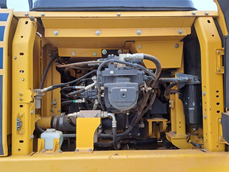 حفار زاحف Komatsu HB365LC-3: صورة 16