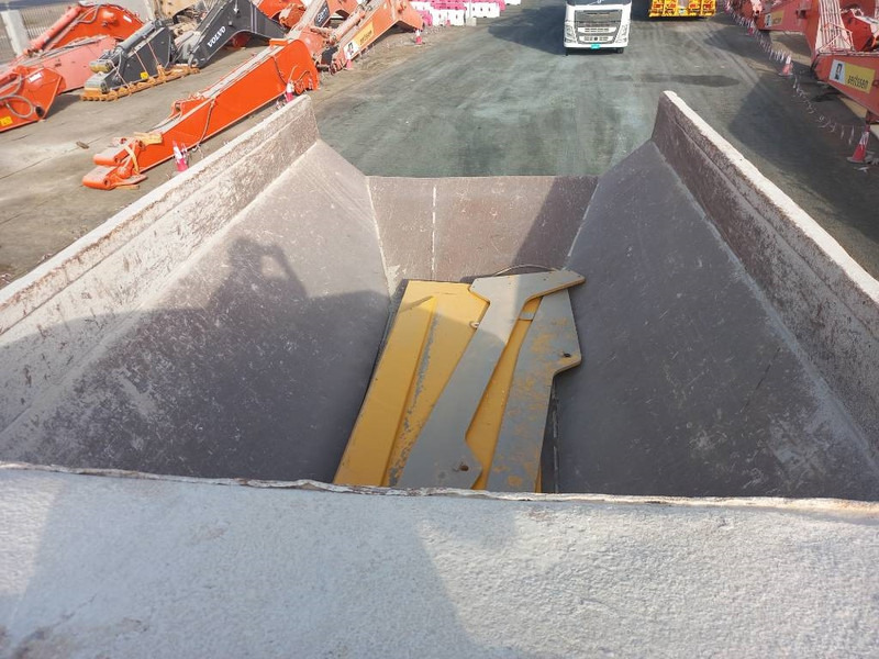 Komatsu HM400-3R (4 pcs available in Abu Dhabi) - شاحنة مفصلية: صورة 5 Komatsu HM400-3R (4 pcs available in Abu Dhabi) - شاحنة مفصلية: صورة 5