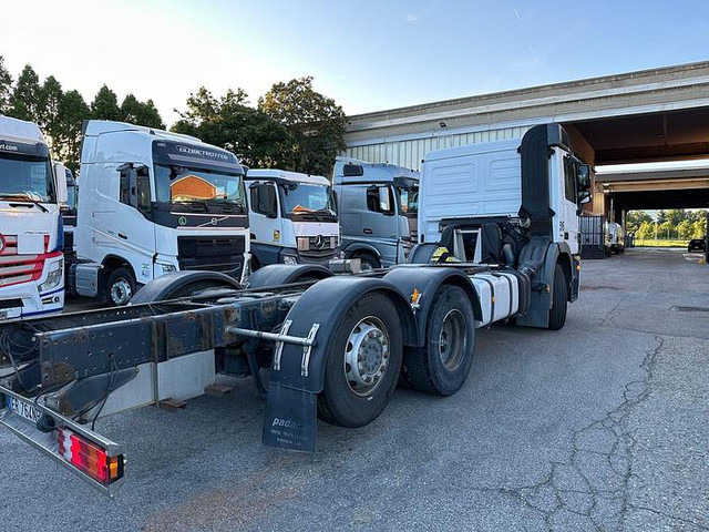Mercedes-Benz ACTROS 2532 - شاحنة بهيكل معدني للمقصورة: صورة 4 Mercedes-Benz ACTROS 2532 - شاحنة بهيكل معدني للمقصورة: صورة 4
