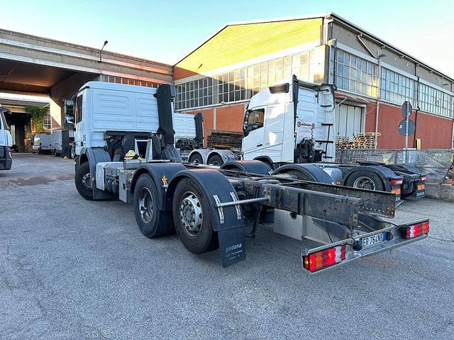 Mercedes-Benz ACTROS 2532 - شاحنة بهيكل معدني للمقصورة: صورة 3 Mercedes-Benz ACTROS 2532 - شاحنة بهيكل معدني للمقصورة: صورة 3