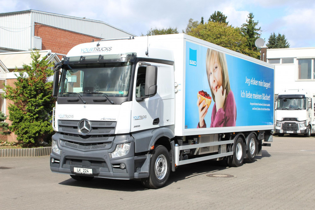 Mercedes-Benz Actros 2533 E6 Kühlkoffer Lift-Lenkachse LBW - شاحنة ذات مبرد: صورة 1 Mercedes-Benz Actros 2533 E6 Kühlkoffer Lift-Lenkachse LBW - شاحنة ذات مبرد: صورة 1
