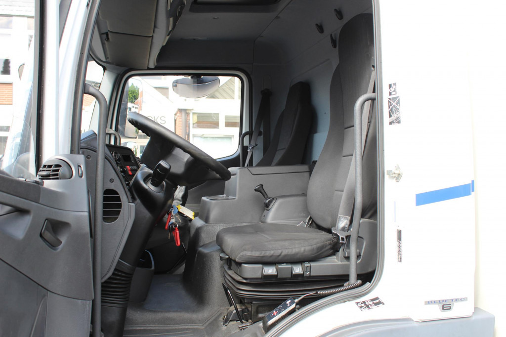 Mercedes-Benz Atego 1221 E6 Koffer Klima LDW Schalter LBW - شاحنة: صورة 5 Mercedes-Benz Atego 1221 E6 Koffer Klima LDW Schalter LBW - شاحنة: صورة 5