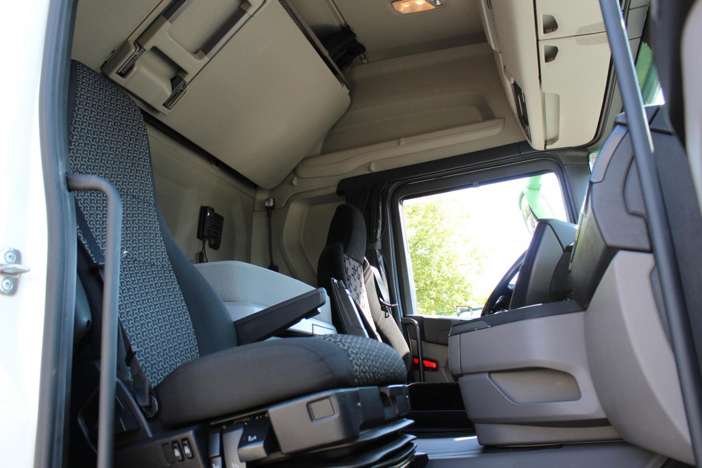 Scania R 450 Retarder LDW Standklima Navi 2 Tanks - مقطورة السحب: صورة 2 Scania R 450 Retarder LDW Standklima Navi 2 Tanks - مقطورة السحب: صورة 2