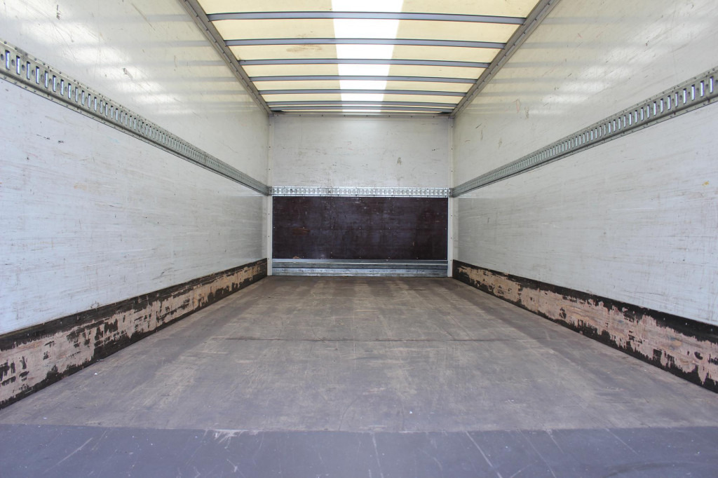 Volvo FM 330 E6 Koffer 7,8m Klima LBW Liftachse - شاحنة صندوقية: صورة 2 Volvo FM 330 E6 Koffer 7,8m Klima LBW Liftachse - شاحنة صندوقية: صورة 2