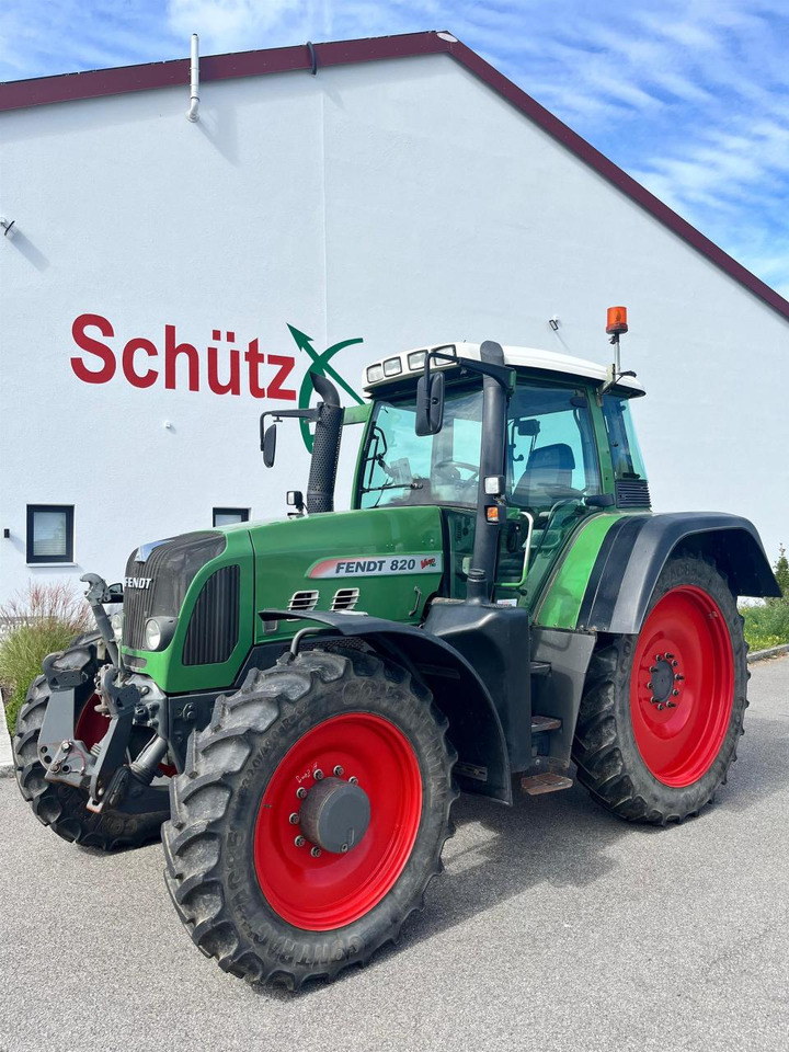 Fendt 820 Vario Com3 mit GPS / neuer Motor / 9647 Bh - جرار: صورة 1 Fendt 820 Vario Com3 mit GPS / neuer Motor / 9647 Bh - جرار: صورة 1
