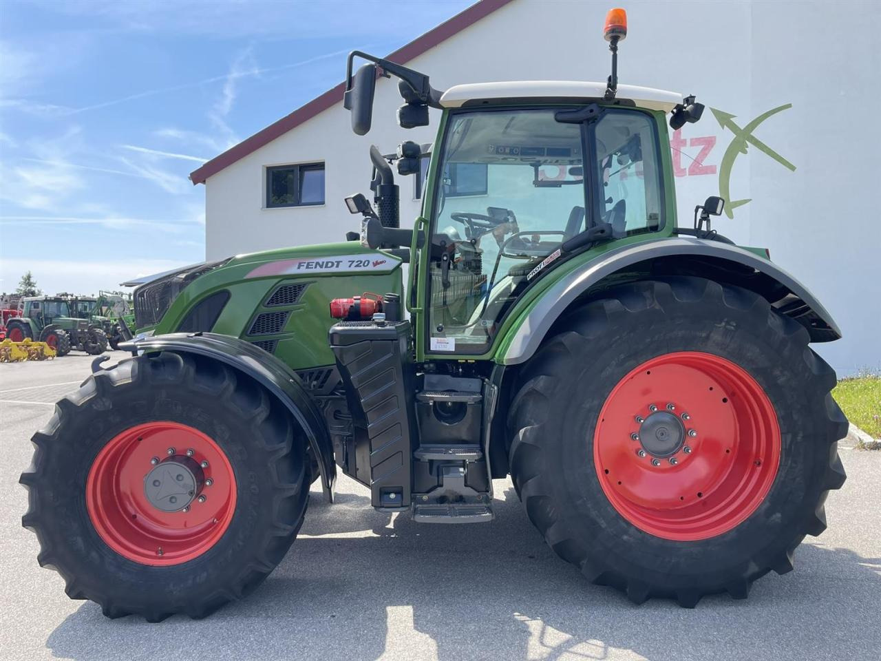 Fendt Vario 720 Profi Plus, Reifen hinten neu, FZW, FH - جرار: صورة 2 Fendt Vario 720 Profi Plus, Reifen hinten neu, FZW, FH - جرار: صورة 2