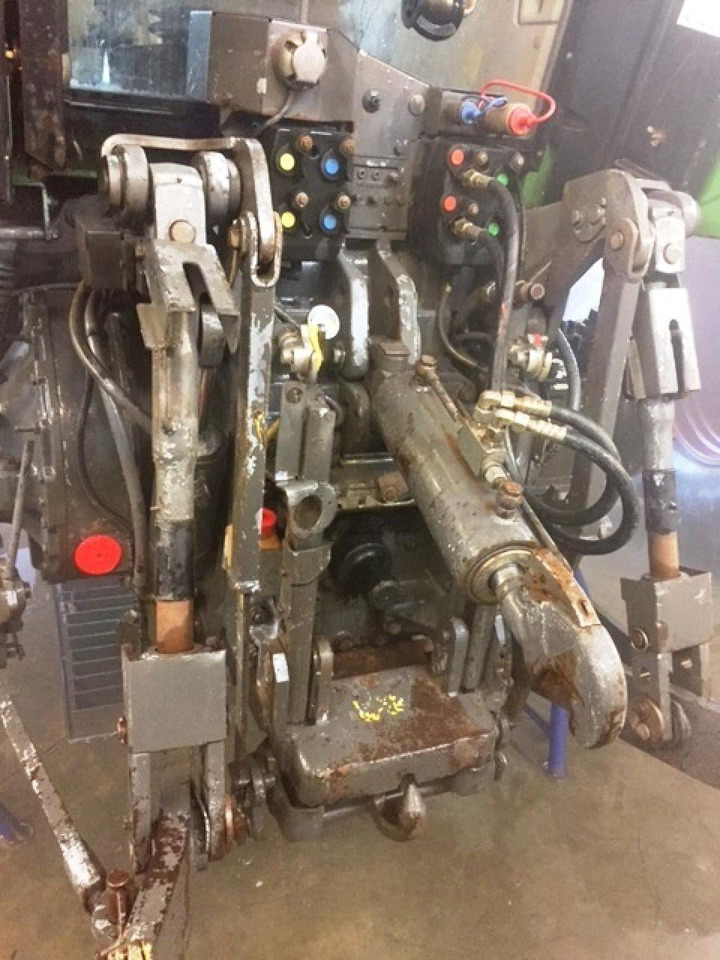 Fendt gebrauchter Hitch für Fendt 930, 926, 924 - ملحق: صورة 1 Fendt gebrauchter Hitch für Fendt 930, 926, 924 - ملحق: صورة 1