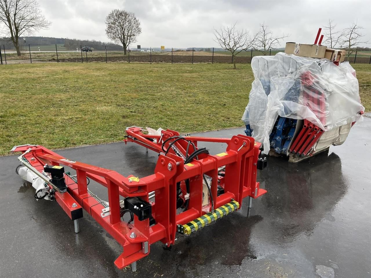 Hatzenbichler Neuer unbenutzter Striegel mit hydraulischer Druckverstellung, 12m AB, Hatzenbichler Striegel - مسفلة تمهيد التربة: صورة 1 Hatzenbichler Neuer unbenutzter Striegel mit hydraulischer Druckverstellung, 12m AB, Hatzenbichler Striegel - مسفلة تمهيد التربة: صورة 1