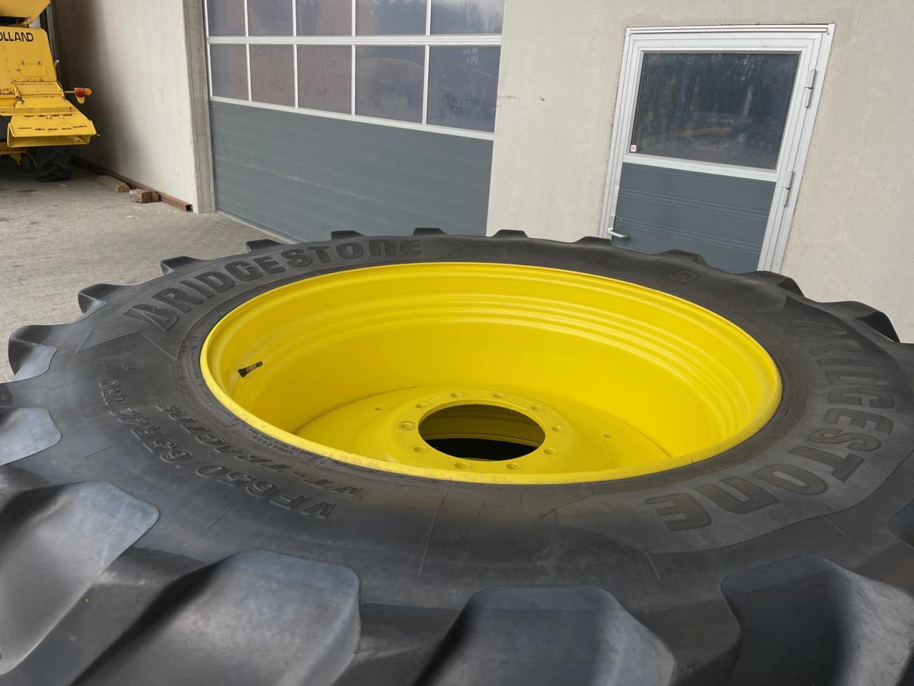 John Deere 6R250 Kompletträder 650/65 R42, Bridgestone, aus 2019 - جرار: صورة 2 John Deere 6R250 Kompletträder 650/65 R42, Bridgestone, aus 2019 - جرار: صورة 2