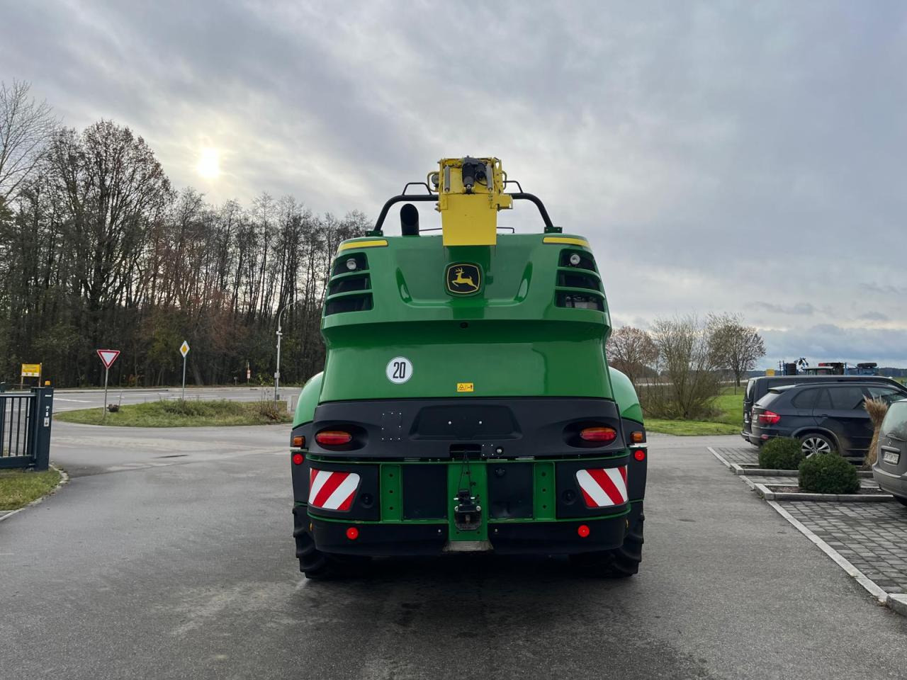 John Deere 8300i Feldhäcksler, Harvestlap, Pickup, Kemper, erst 910 Betriebsstunden, Baujahr 2018 - حصادة الأعلاف: صورة 4 John Deere 8300i Feldhäcksler, Harvestlap, Pickup, Kemper, erst 910 Betriebsstunden, Baujahr 2018 - حصادة الأعلاف: صورة 4