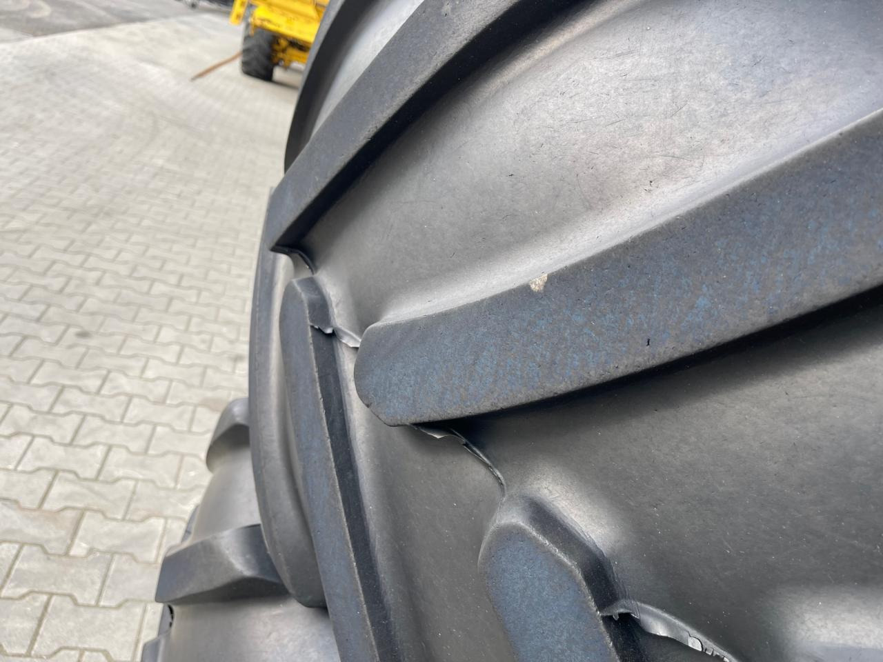 John Deere Kompletträder von 6R250, 650/65 R42 mit Bridgestone Decken aus 2019, ca. 50 % - جرار: صورة 5 John Deere Kompletträder von 6R250, 650/65 R42 mit Bridgestone Decken aus 2019, ca. 50 % - جرار: صورة 5