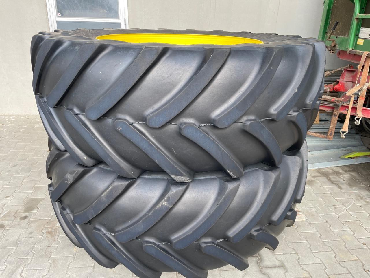 John Deere Kompletträder von 6R250, 650/65 R42 mit Bridgestone Decken aus 2019, ca. 50 % - جرار: صورة 1 John Deere Kompletträder von 6R250, 650/65 R42 mit Bridgestone Decken aus 2019, ca. 50 % - جرار: صورة 1