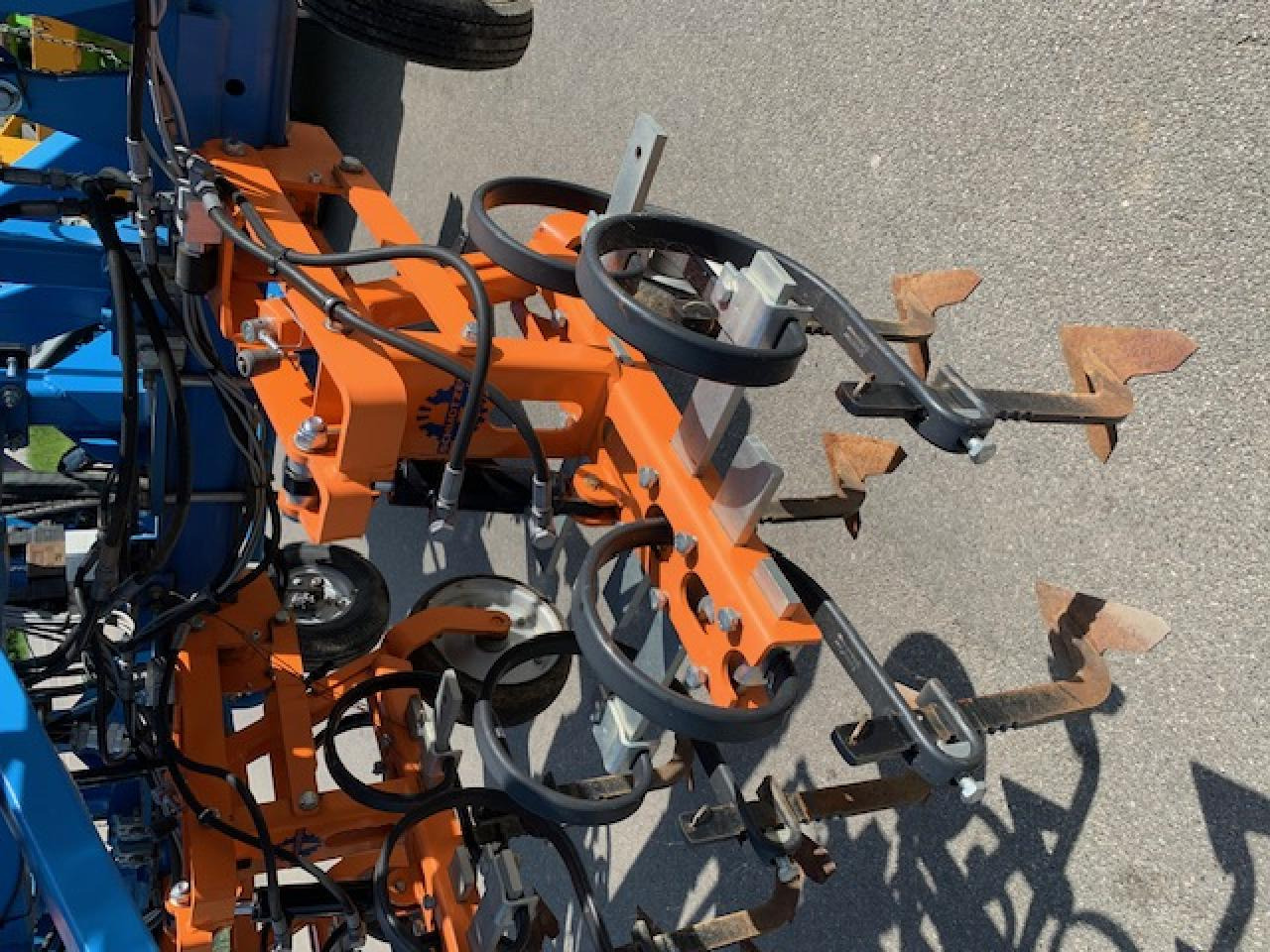 Schmotzer Hackgerät 8 - reihig, 75cm, mit Section Controll und Verschieberahmen, Schmotzer - معدات حرث التربة: صورة 4 Schmotzer Hackgerät 8 - reihig, 75cm, mit Section Controll und Verschieberahmen, Schmotzer - معدات حرث التربة: صورة 4