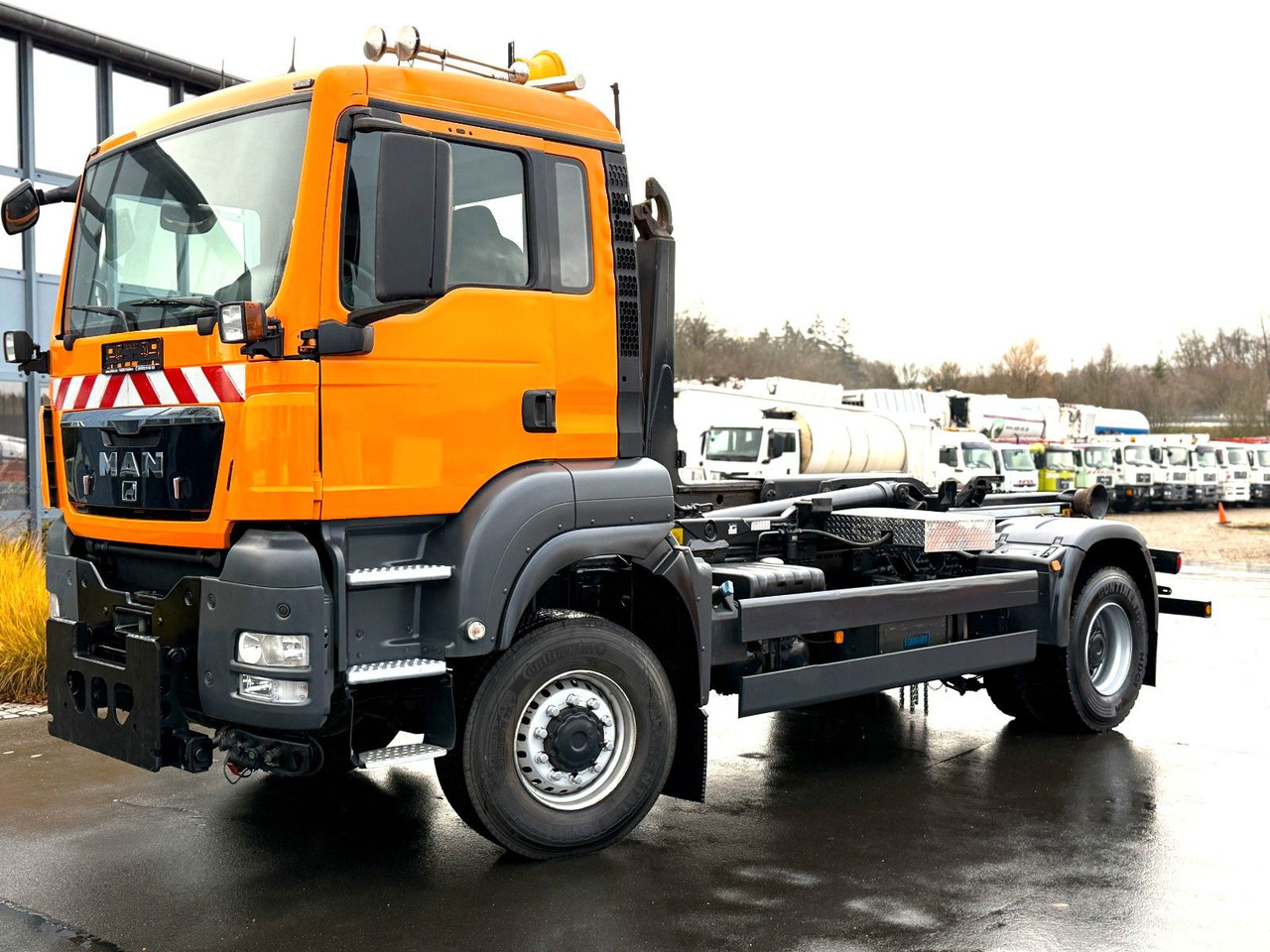 MAN TGS 18.360 4x4 Winterdienst Meiller Abroller - شاحنة برافعة خطافية: صورة 1 MAN TGS 18.360 4x4 Winterdienst Meiller Abroller - شاحنة برافعة خطافية: صورة 1