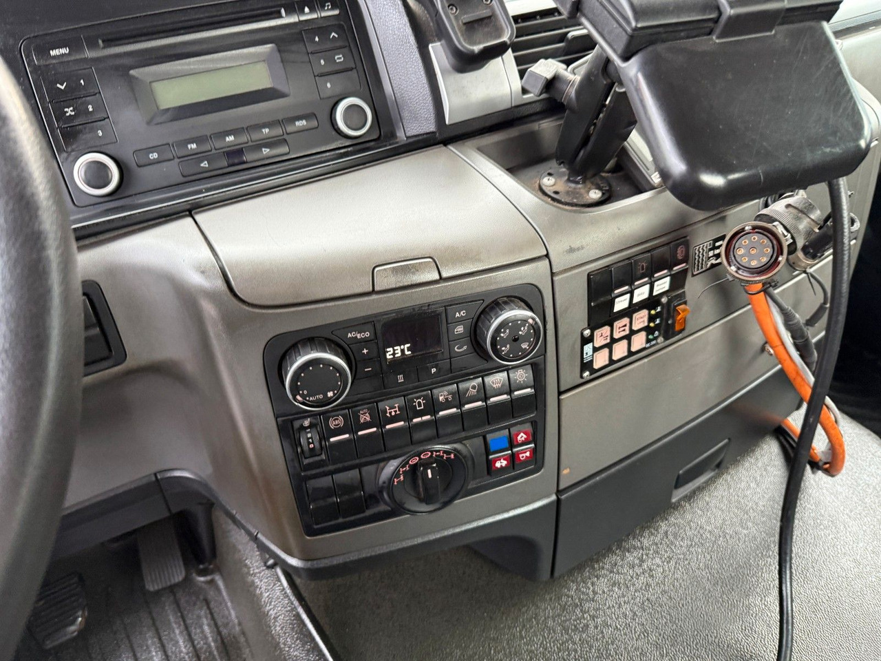 MAN TGS 18.360 4x4 Winterdienst Meiller Abroller - شاحنة برافعة خطافية: صورة 5 MAN TGS 18.360 4x4 Winterdienst Meiller Abroller - شاحنة برافعة خطافية: صورة 5