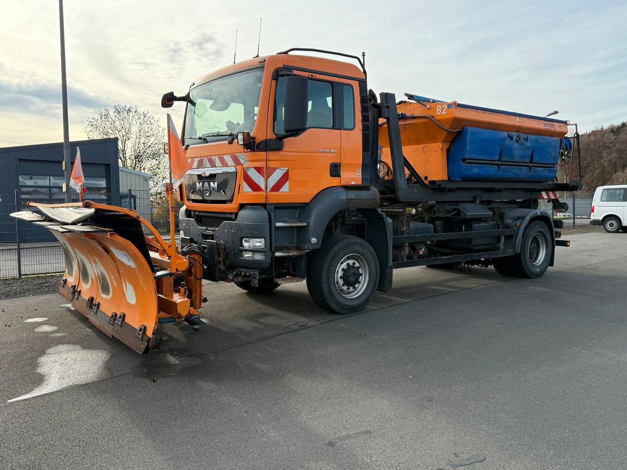 MAN TGS 18.360 4x4 Winterdienst Meiller Abroller - شاحنة برافعة خطافية: صورة 1 MAN TGS 18.360 4x4 Winterdienst Meiller Abroller - شاحنة برافعة خطافية: صورة 1