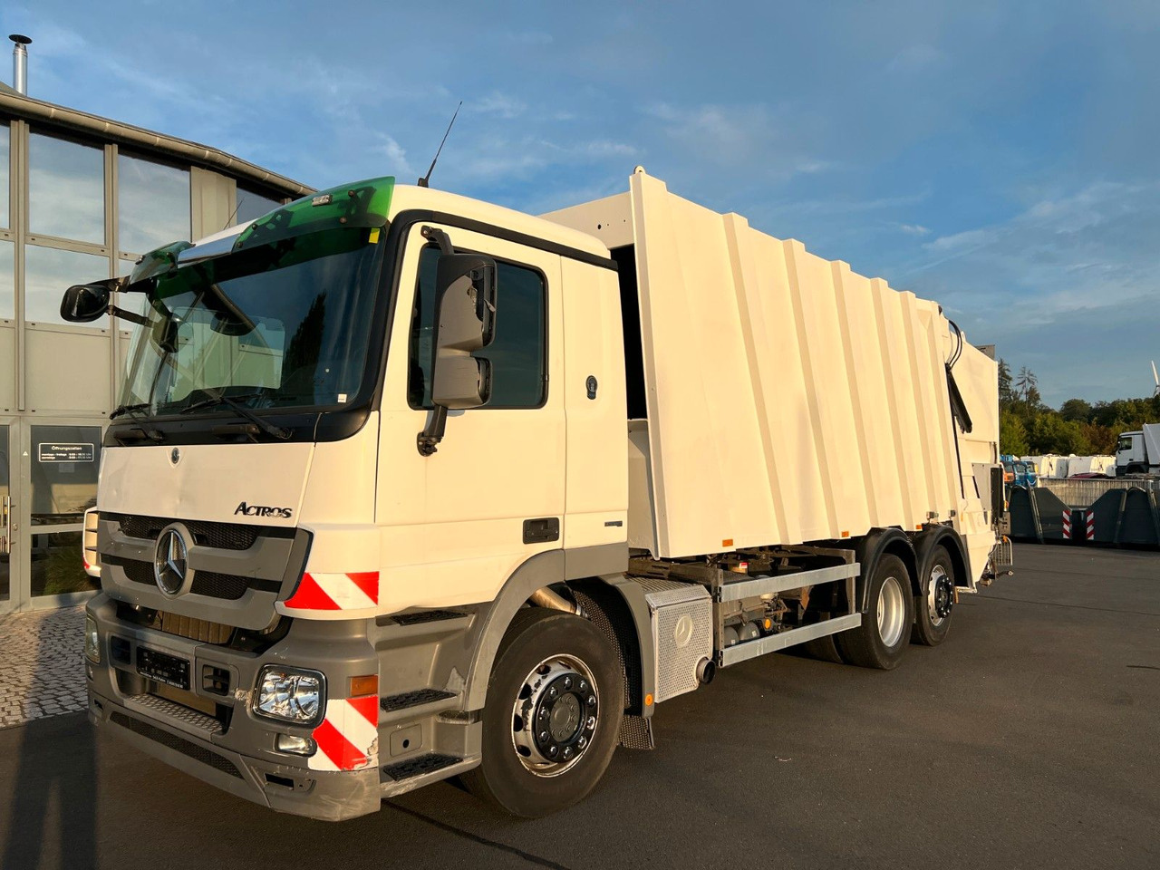 Mercedes-Benz Actros 2532 6x2 MP3 Faun Power Press 524 - شاحنة قمامة: صورة 1 Mercedes-Benz Actros 2532 6x2 MP3 Faun Power Press 524 - شاحنة قمامة: صورة 1