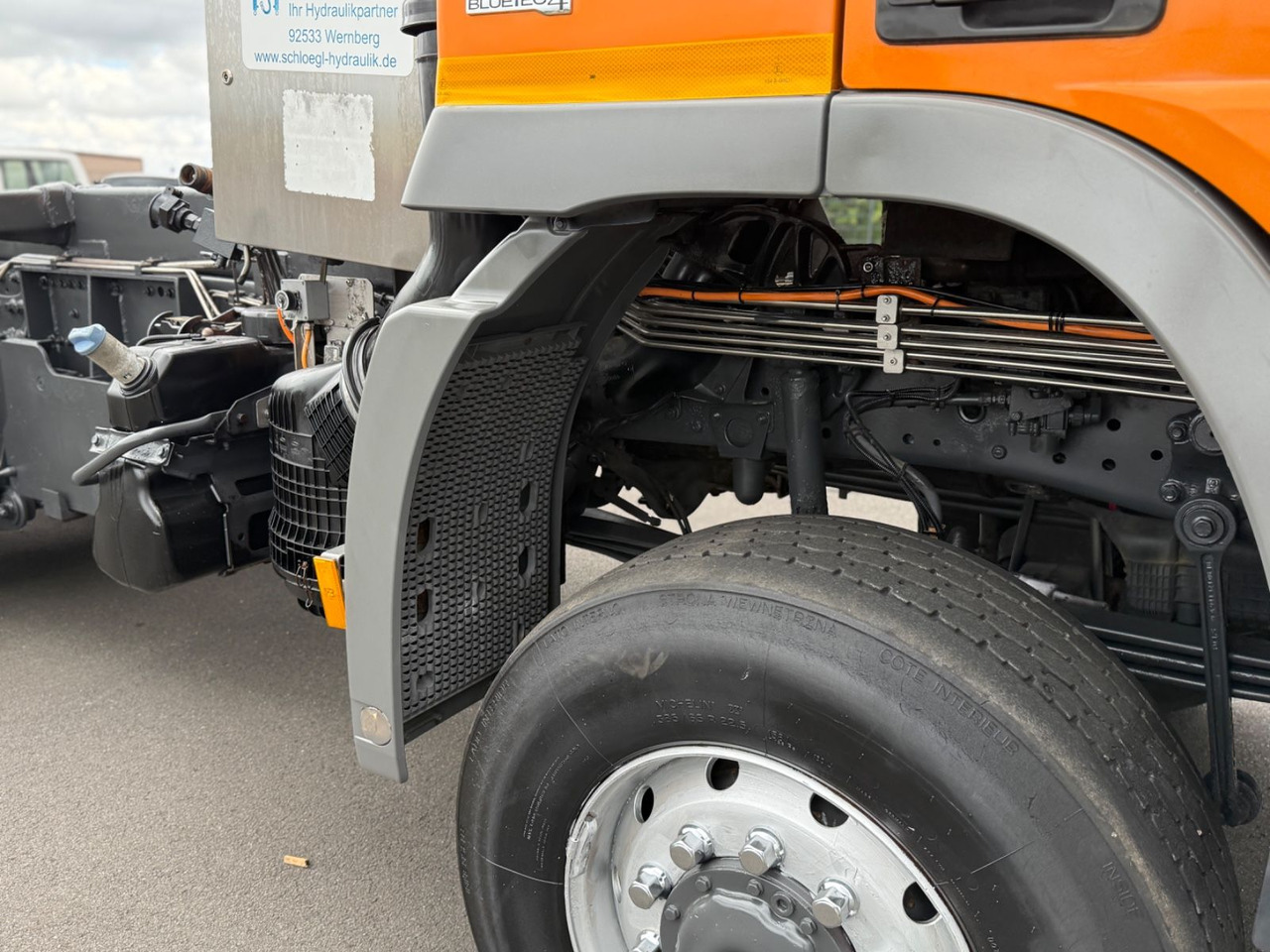 Mercedes-Benz Actros 3341 6x6 Hydraulikpumpe + Tank - شاحنة بهيكل معدني للمقصورة: صورة 4 Mercedes-Benz Actros 3341 6x6 Hydraulikpumpe + Tank - شاحنة بهيكل معدني للمقصورة: صورة 4