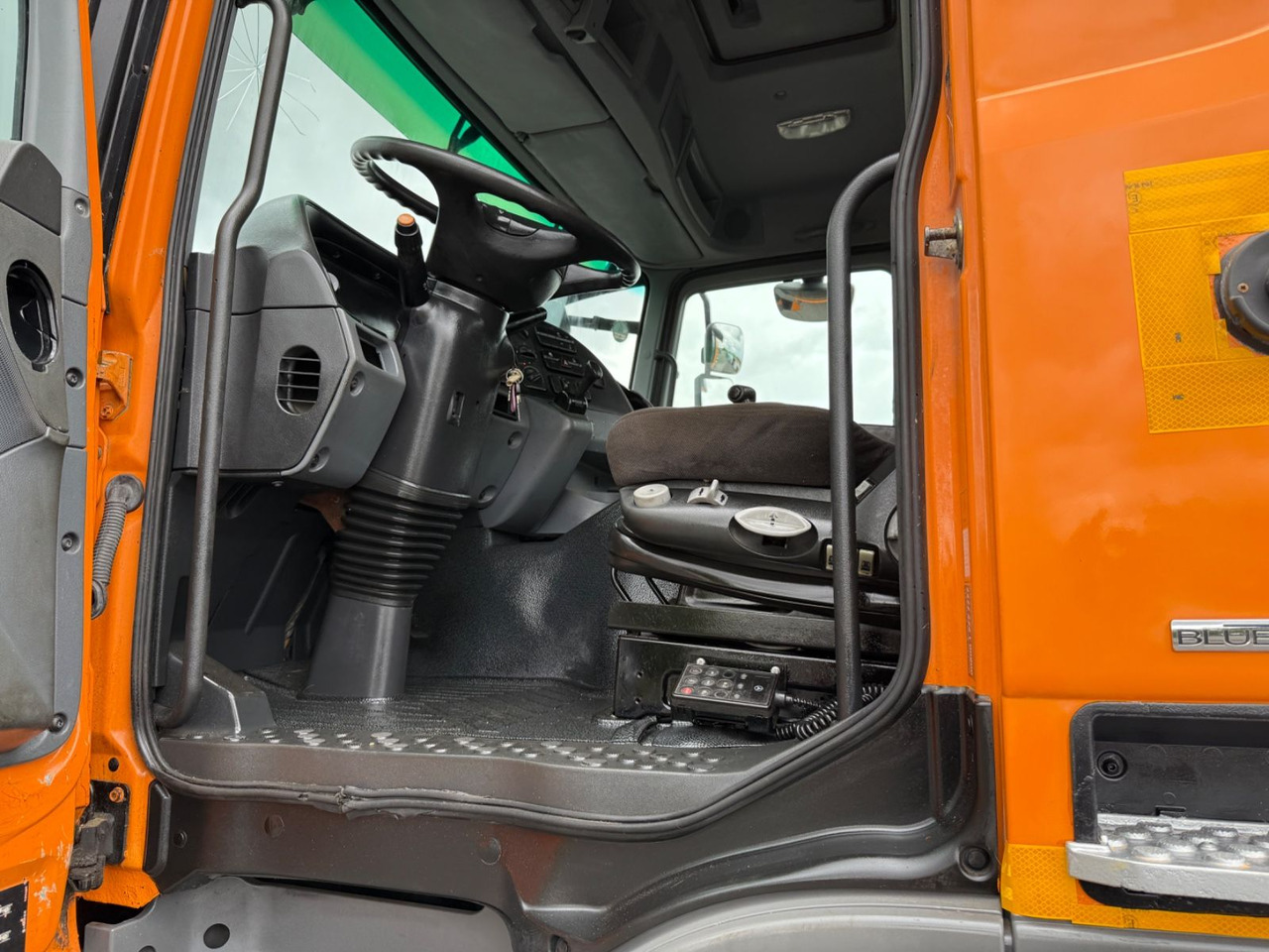 Mercedes-Benz Actros 3341 6x6 Hydraulikpumpe + Tank - شاحنة بهيكل معدني للمقصورة: صورة 5 Mercedes-Benz Actros 3341 6x6 Hydraulikpumpe + Tank - شاحنة بهيكل معدني للمقصورة: صورة 5