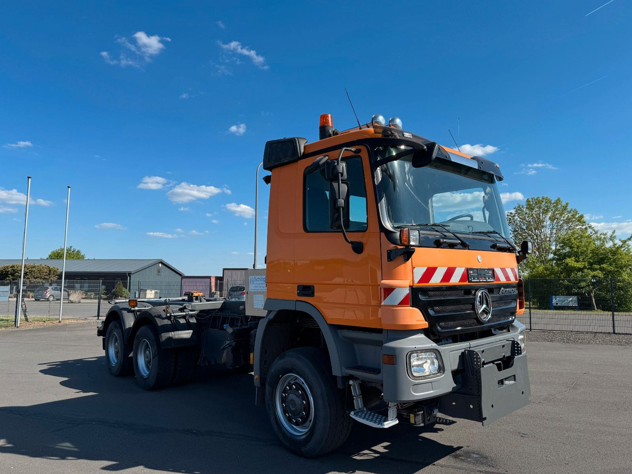 Mercedes-Benz Actros 3341 6x6 Kipperfahrgestell mit Zylinder - شاحنة بهيكل معدني للمقصورة: صورة 3 Mercedes-Benz Actros 3341 6x6 Kipperfahrgestell mit Zylinder - شاحنة بهيكل معدني للمقصورة: صورة 3