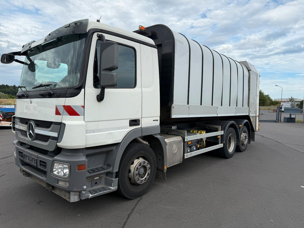 Mercedes-Benz Actros MP3 2532 6x2 Faun Rotorpress 521 - شاحنة قمامة: صورة 1 Mercedes-Benz Actros MP3 2532 6x2 Faun Rotorpress 521 - شاحنة قمامة: صورة 1