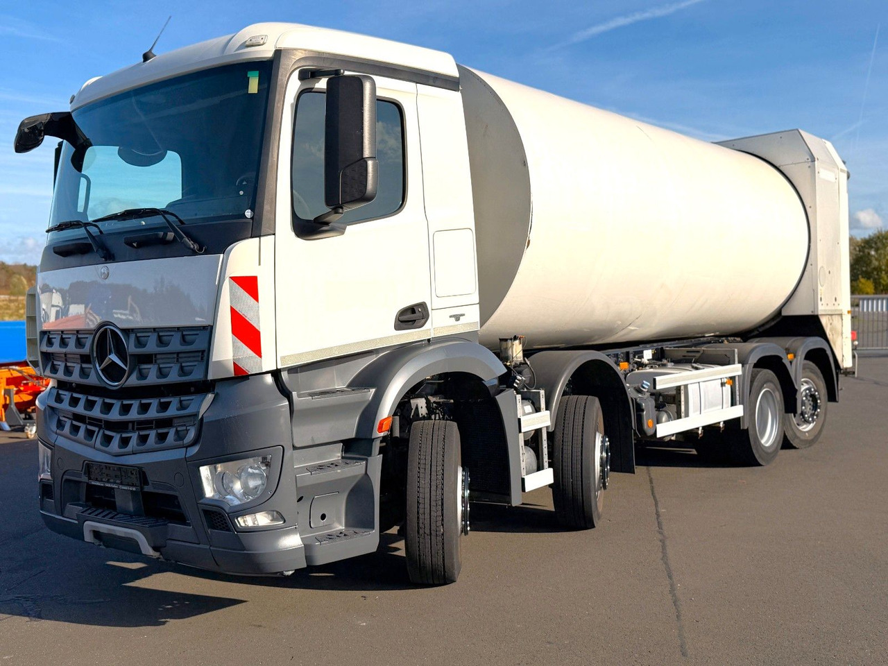 Mercedes-Benz Arocs 3236 8x2 Faun Rotopress 525 C Delta Lift - شاحنة قمامة: صورة 1 Mercedes-Benz Arocs 3236 8x2 Faun Rotopress 525 C Delta Lift - شاحنة قمامة: صورة 1