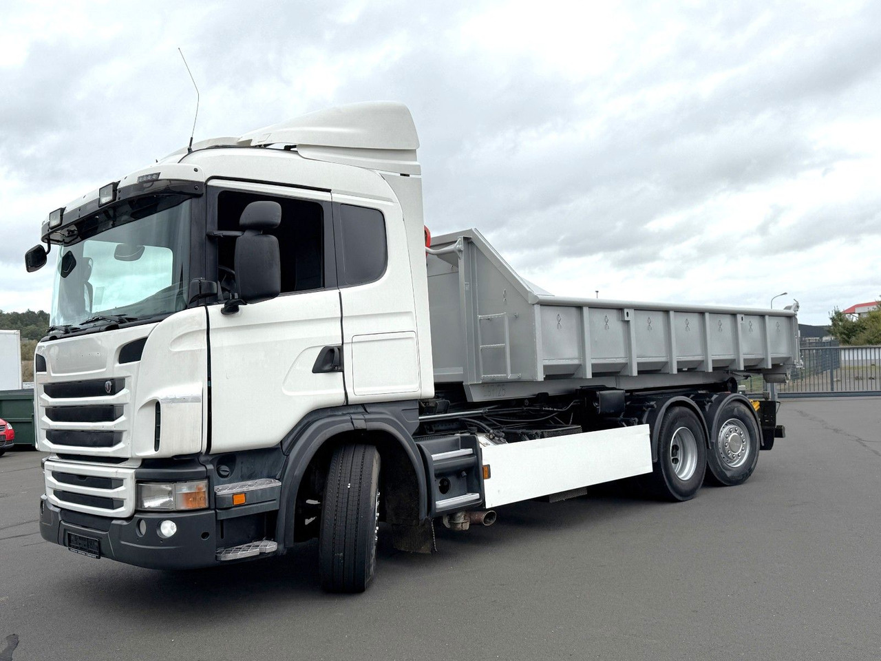 Scania G 440 LB 6x2 Knickhaken Retarder, Klima - شاحنة برافعة خطافية: صورة 1 Scania G 440 LB 6x2 Knickhaken Retarder, Klima - شاحنة برافعة خطافية: صورة 1