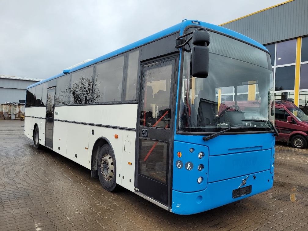 VOLVO B9R VEST CONTRAST, KLIIMA, 10.2012, EURO 5, HANDICAP LIFT, 51 seats, 12,8m - حافلة الضواحي: صورة 1 VOLVO B9R VEST CONTRAST, KLIIMA, 10.2012, EURO 5, HANDICAP LIFT, 51 seats, 12,8m - حافلة الضواحي: صورة 1
